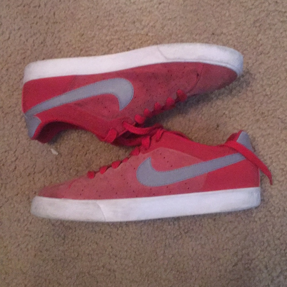 Clean nike casual shoes size 8